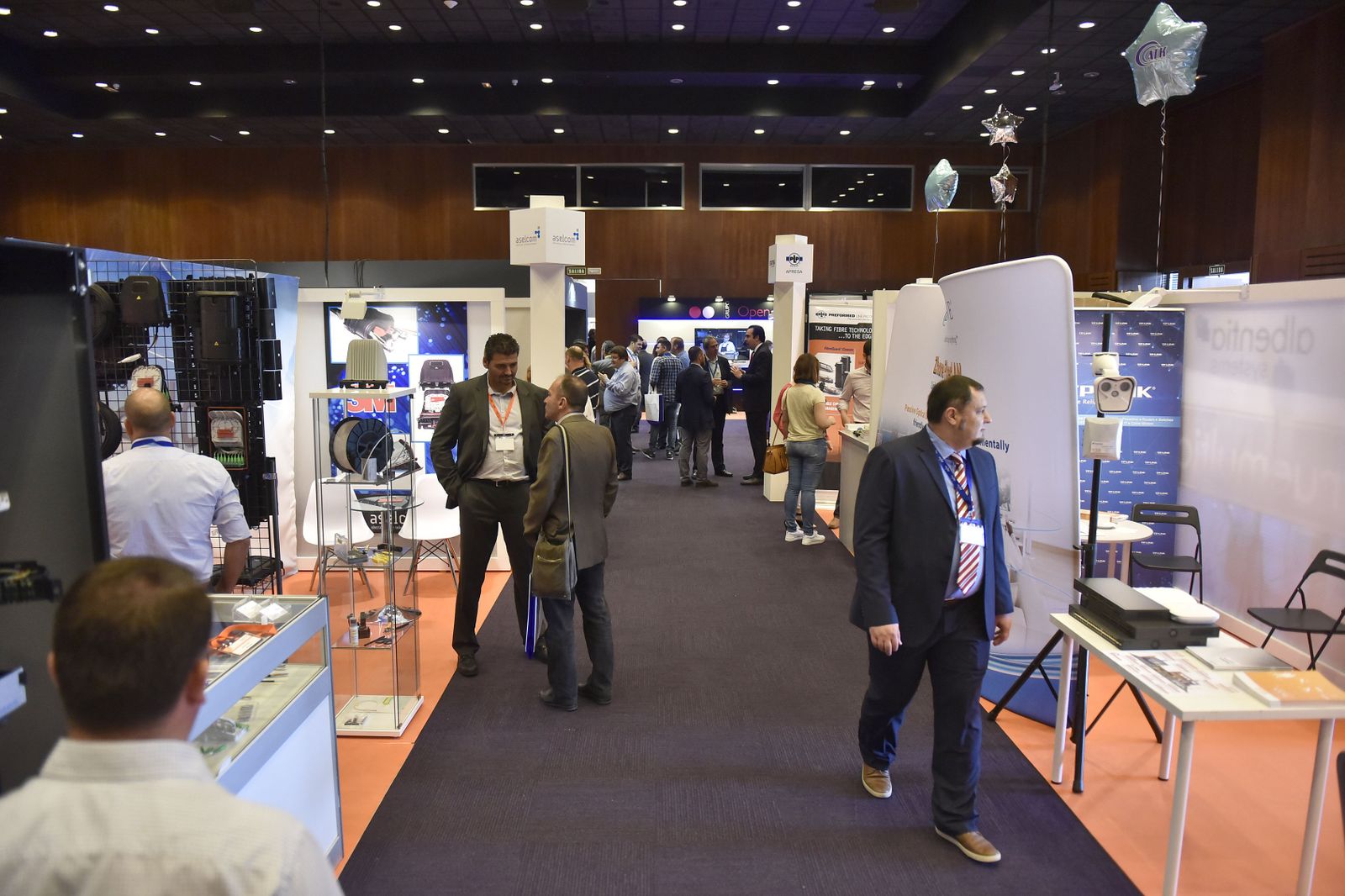 Expositores de la feria, en una edición pasada.