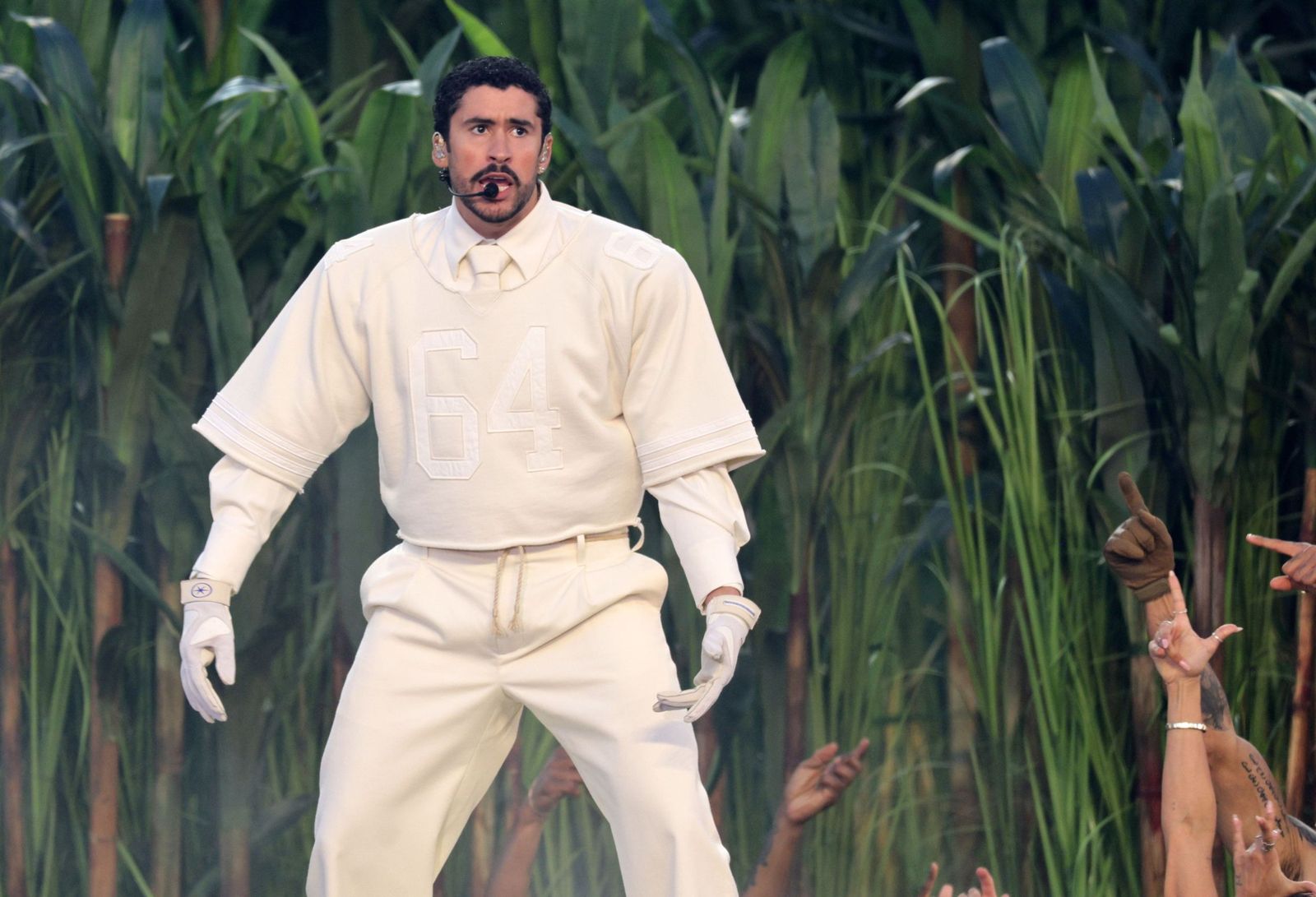 Las mejores fotos de la Super Bowl con la actuación de Bad Bunny