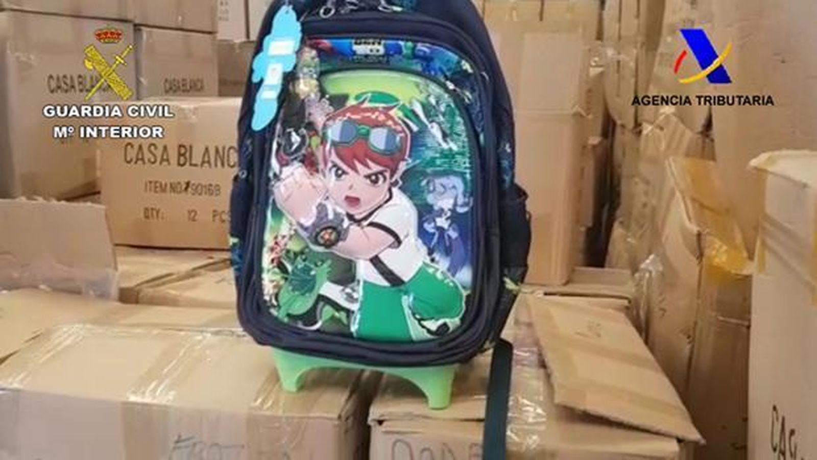 Una de las mochilas interceptadas por la Guardia Civil y Vigilancia Aduanera en el puerto de Algeciras.