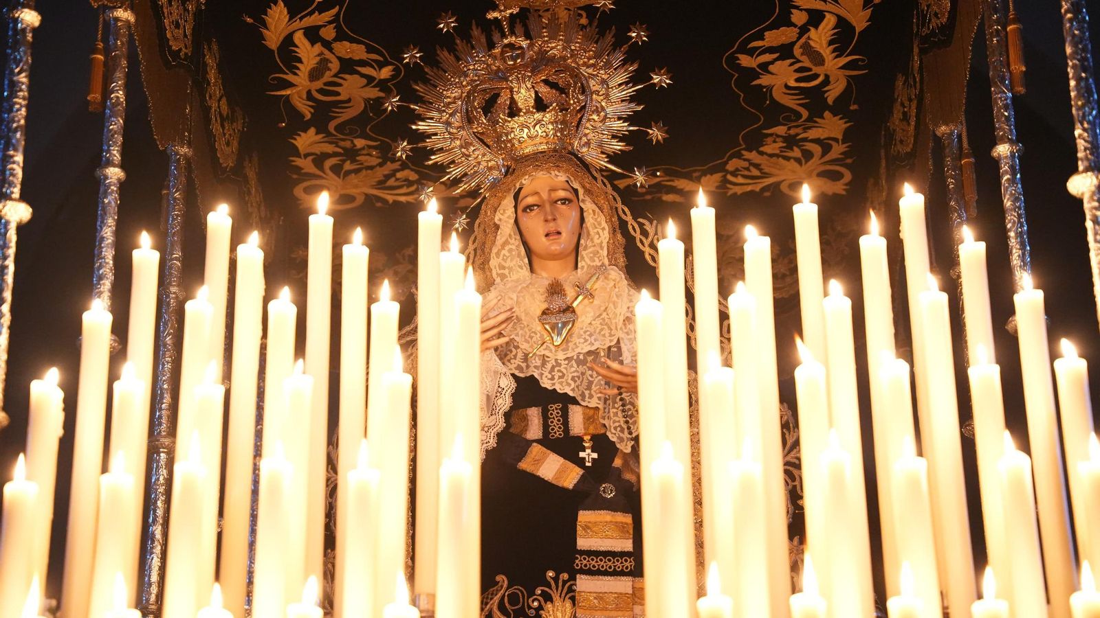 LUCENA. Primer plano de Nuestra Señora de la Soledad.