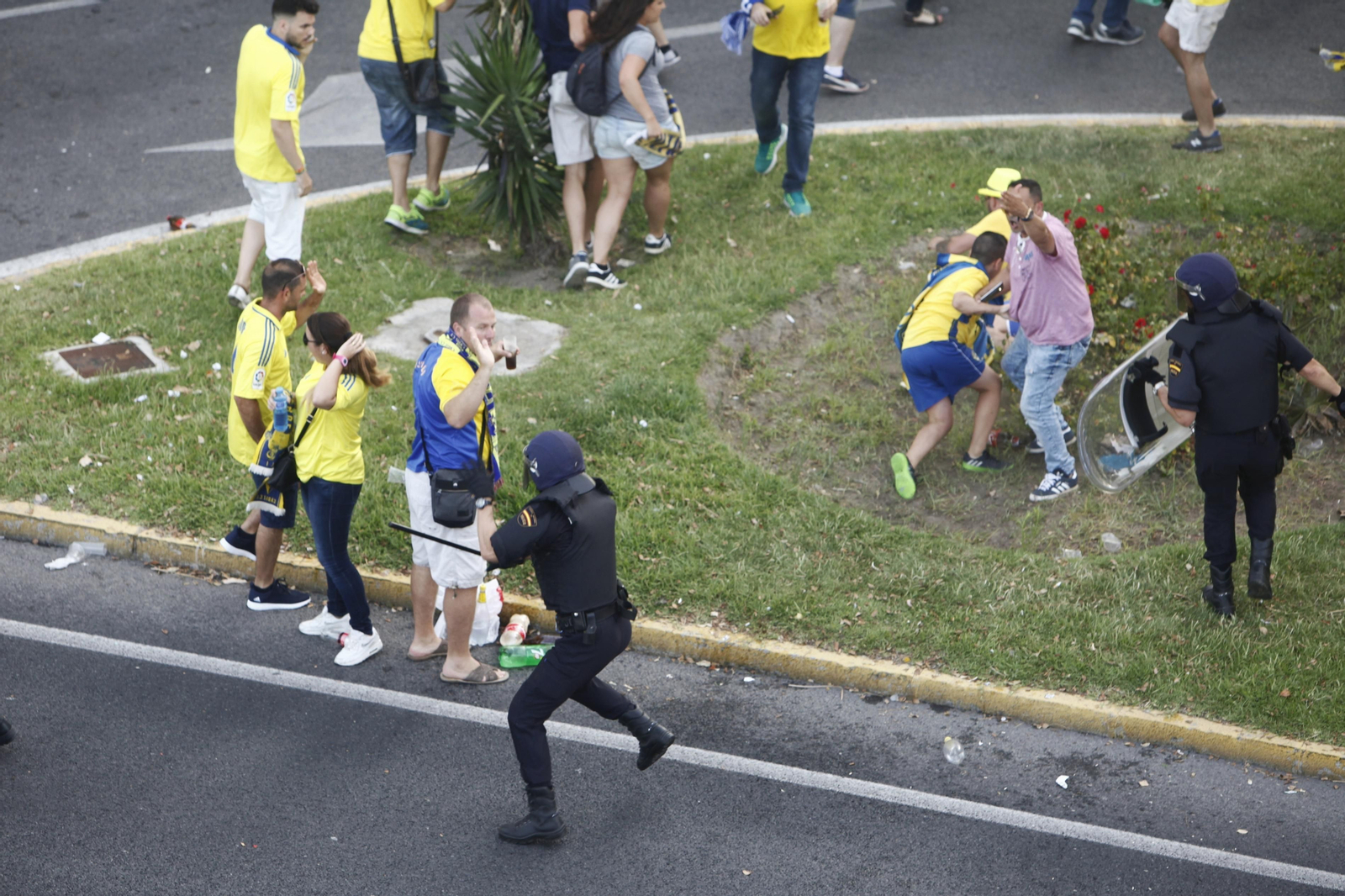Espectacular recibimiento e incidentes con la Policía.