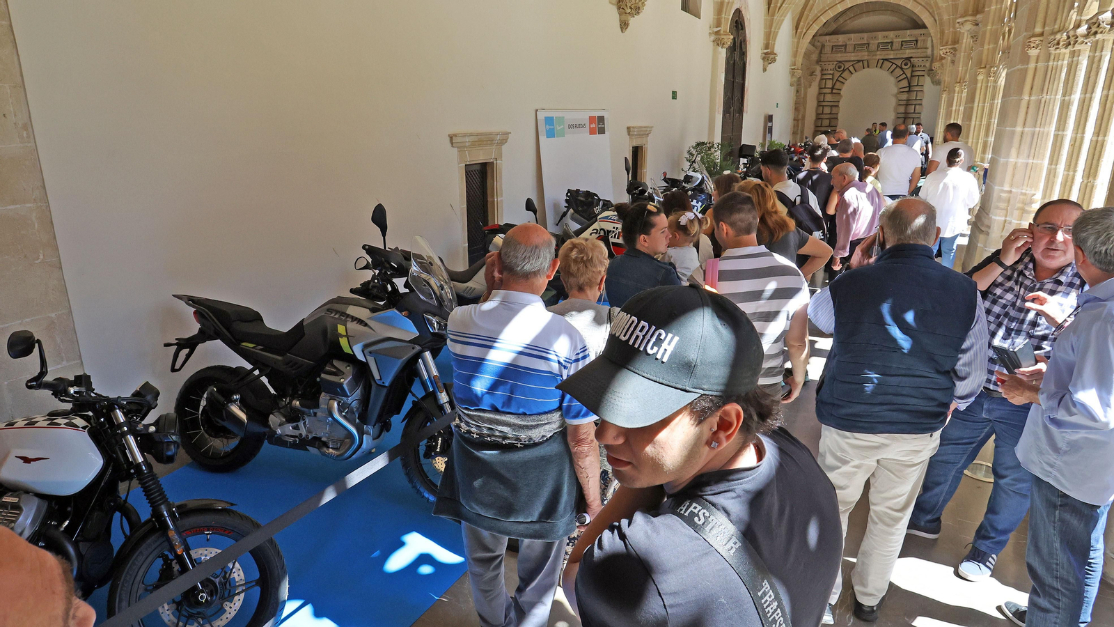 Exposición de motos clásicas y últimas novedades en Jerez por el Gran Premio