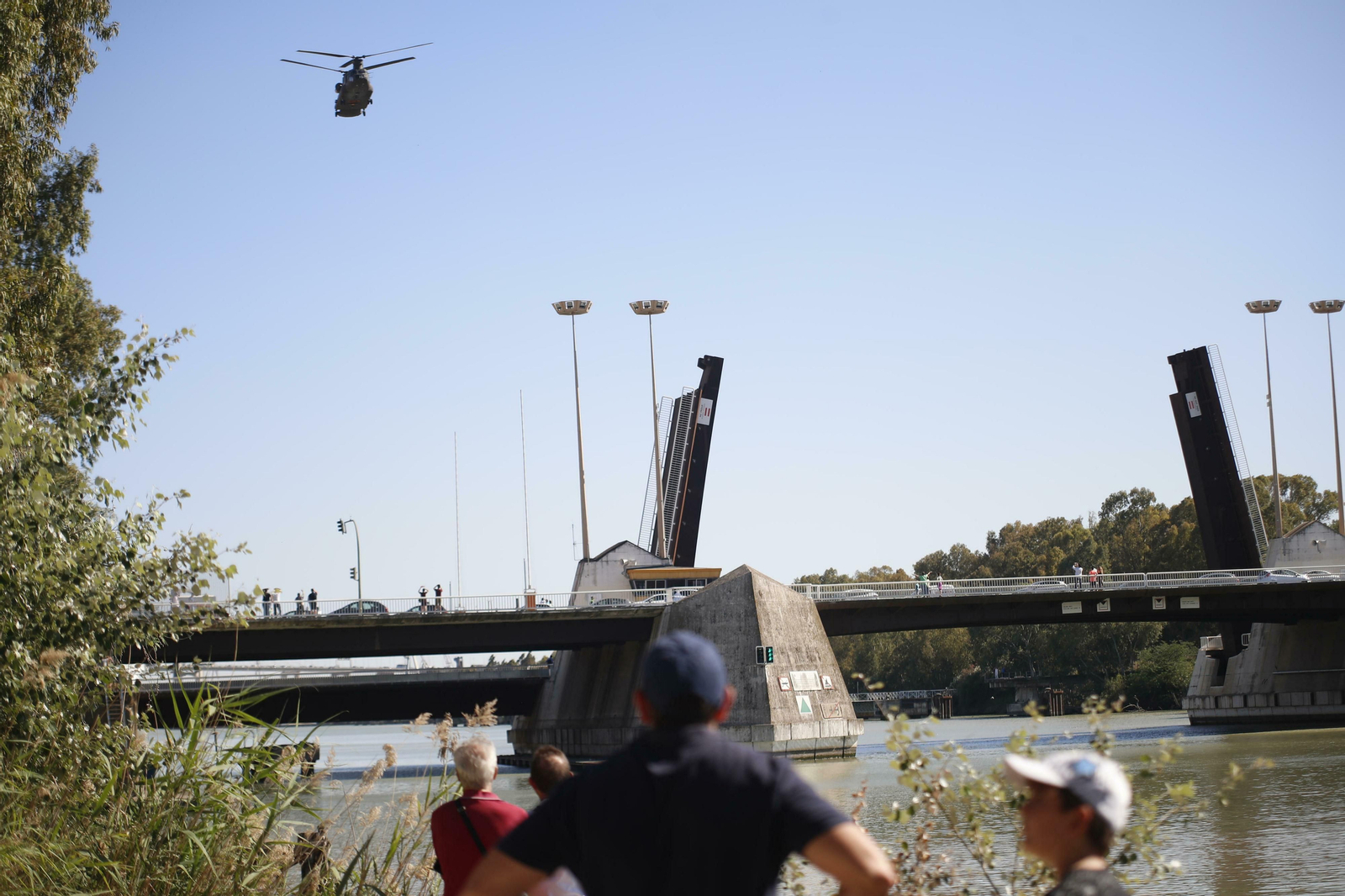 Las mejores fotos de la llegada del submarino 'Tramontana' a Sevilla