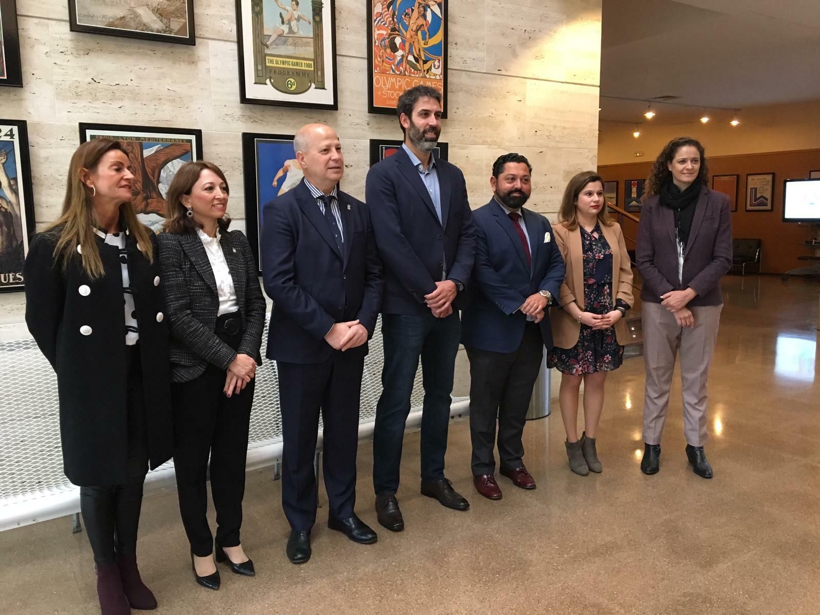 Imbroda visita el Instituto Andaluz del Deporte.