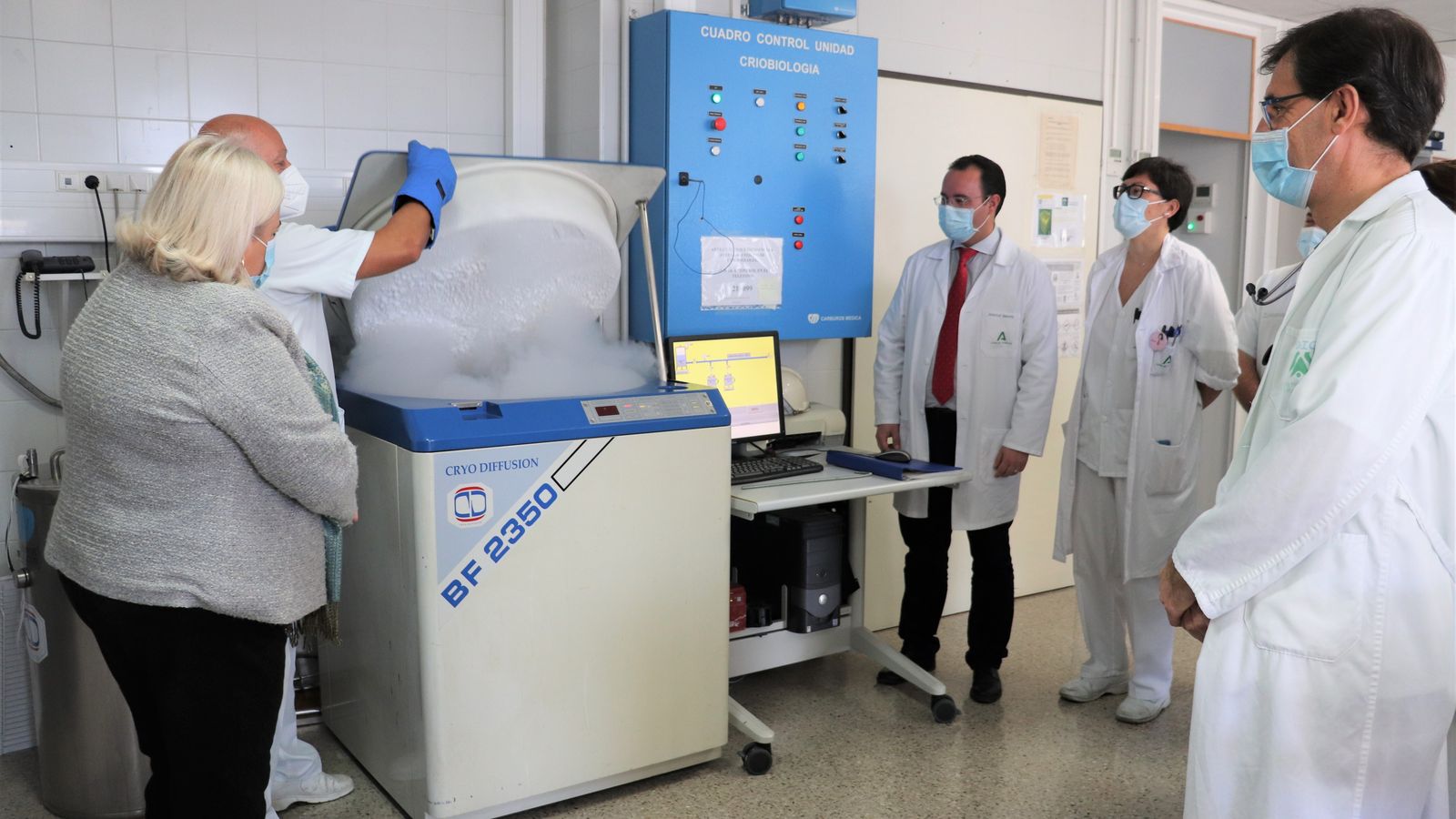 Un momento de la visita de la delegada de Salud.