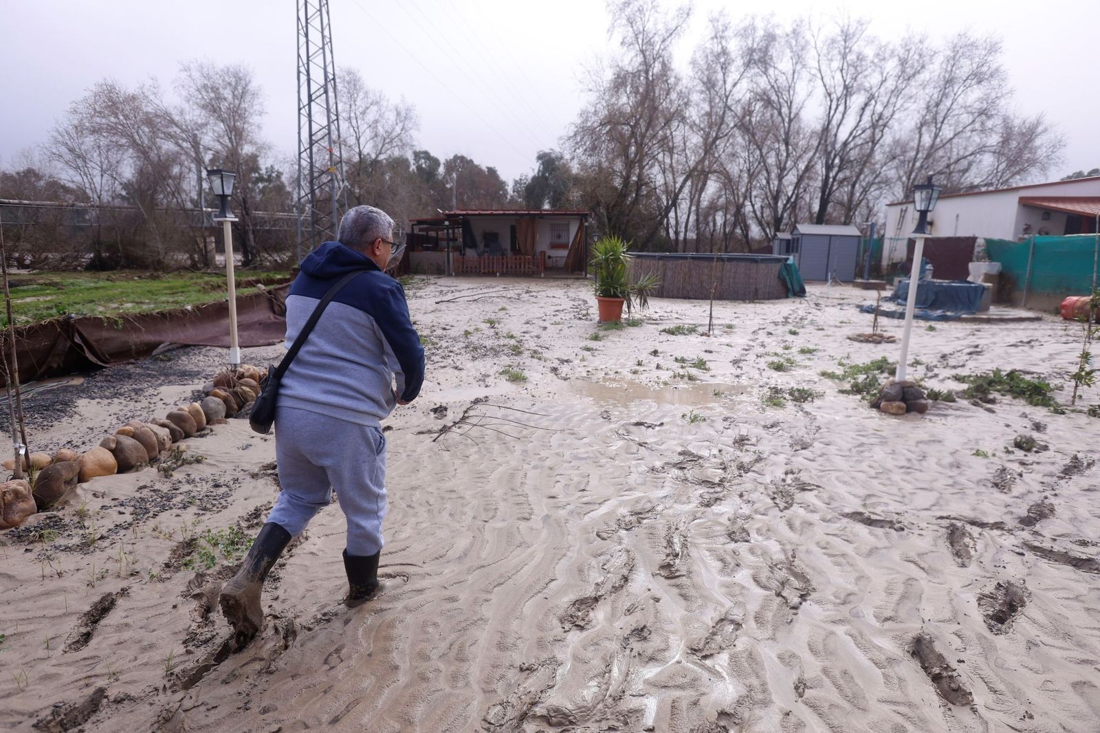 Limpieza en las parcelas de Córdoba tras el tren de tormentas