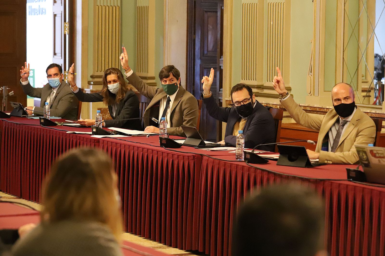 Imágenes del pleno celebrado en el Ayuntamiento de Huelva