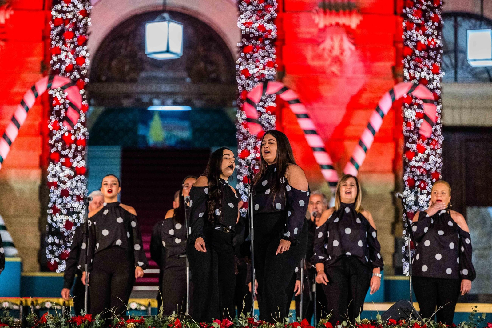 El concurso de coros de campanilleros ambienta la Navidad en San Fernando
