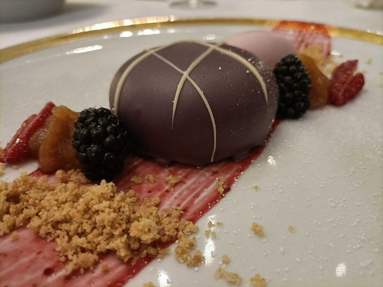 Tarta de queso con alma y cobertura de violetas de La Casa de Manolete Bistró