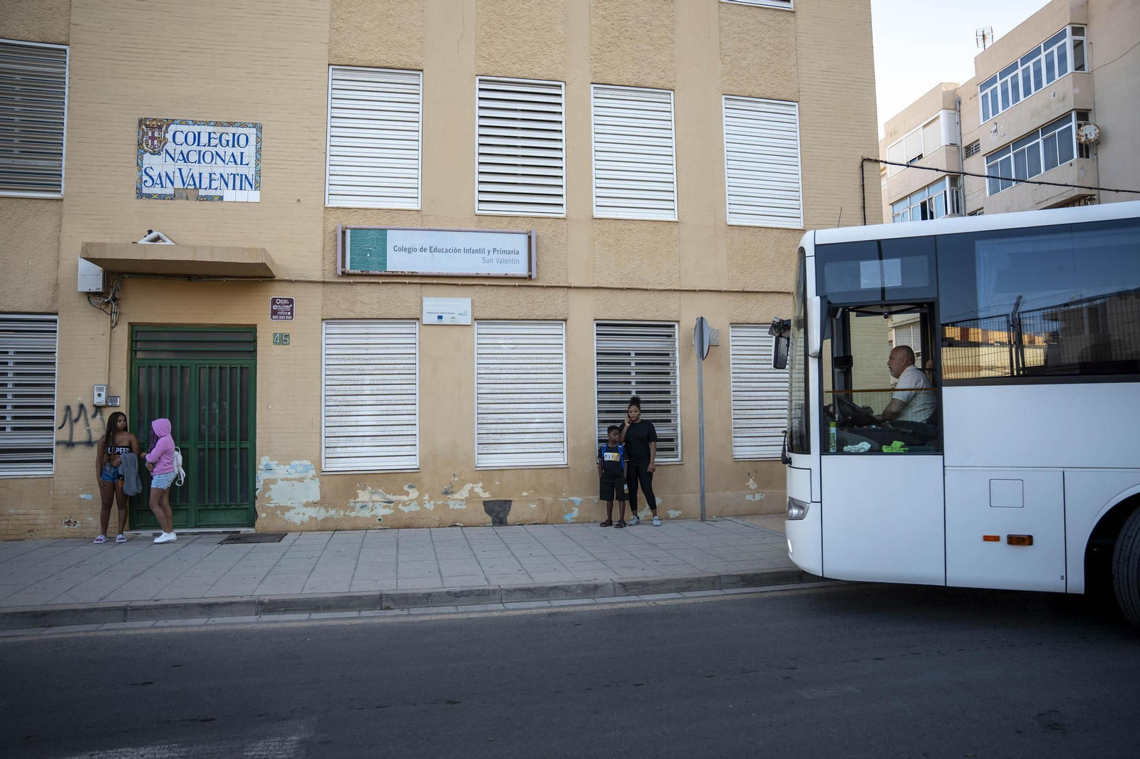 Primer día de colegio en el CEIP San Valentín de Almería, en imágenes