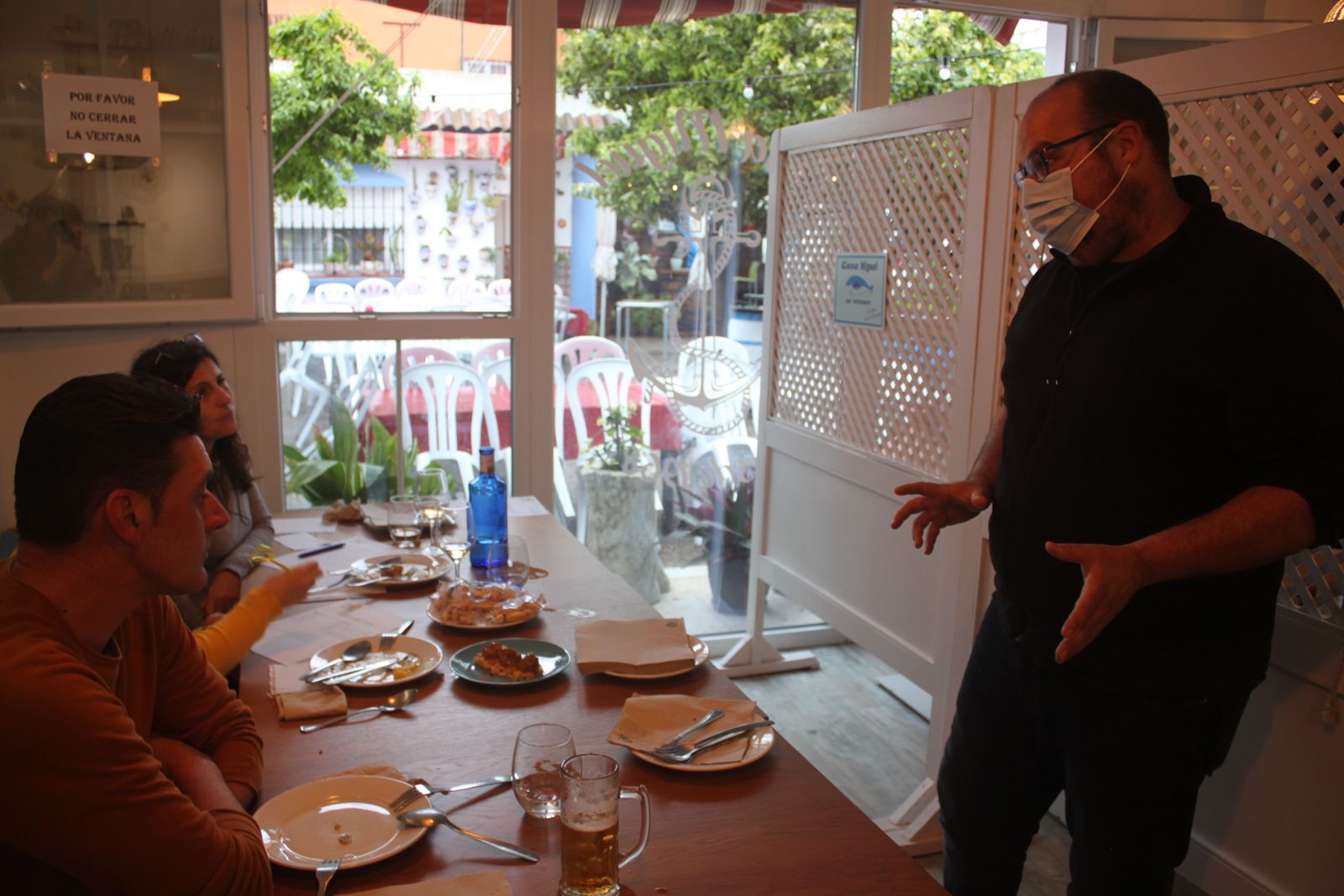Momento en que el establecimiento Lima Limón explica al jurado su propuesta para La Albóndigas Contraatacan.