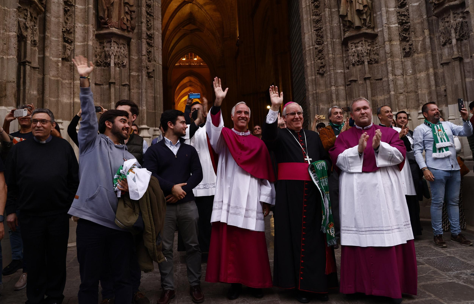 Las imágenes de la celebración del Betis por las calles de Sevilla