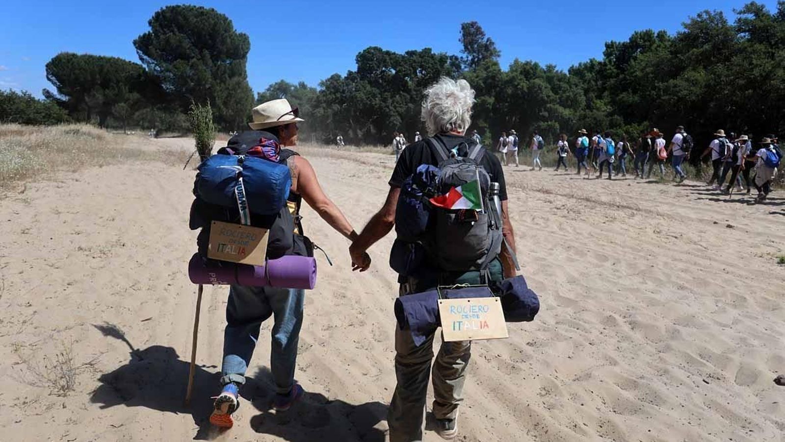 Sara y Andrea en el camino de El Rocío.
