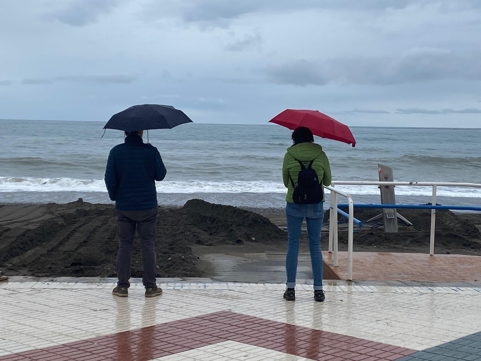 Los destrozos del temporal en las playas de la Axarquía, en fotos