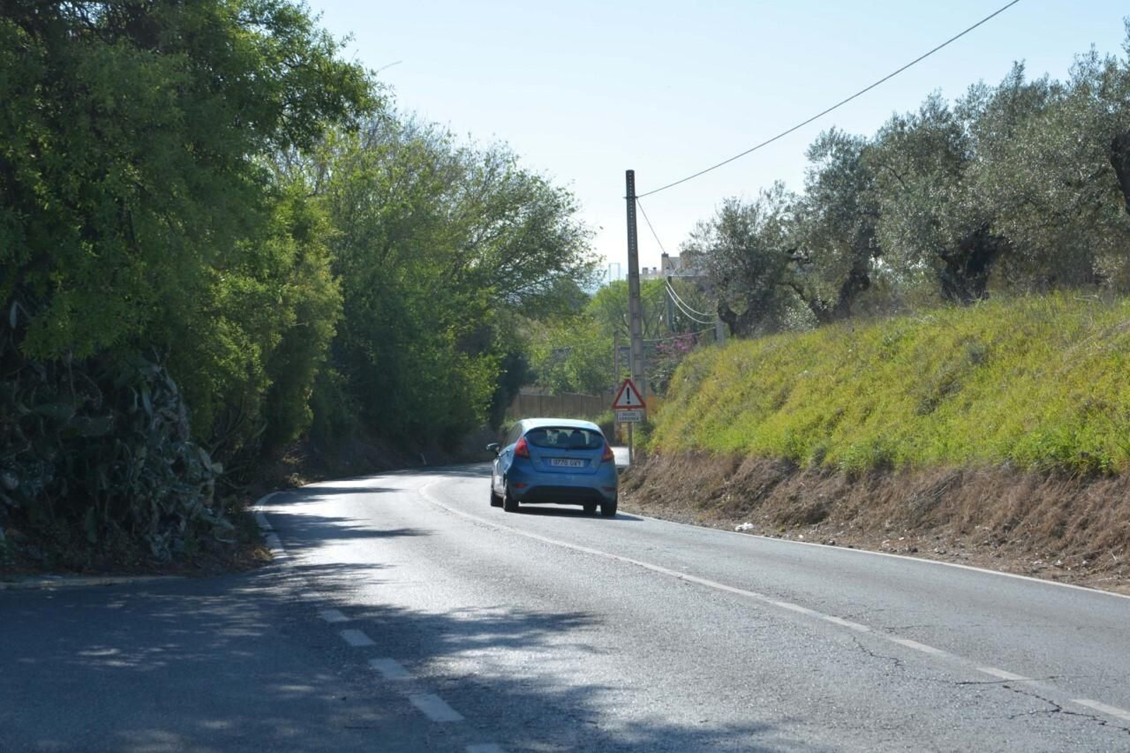 La carretera A-8063, que une Tomares, Bormujos y la barriada de Nueva Sevilla, en Castilleja de la Cuesta.