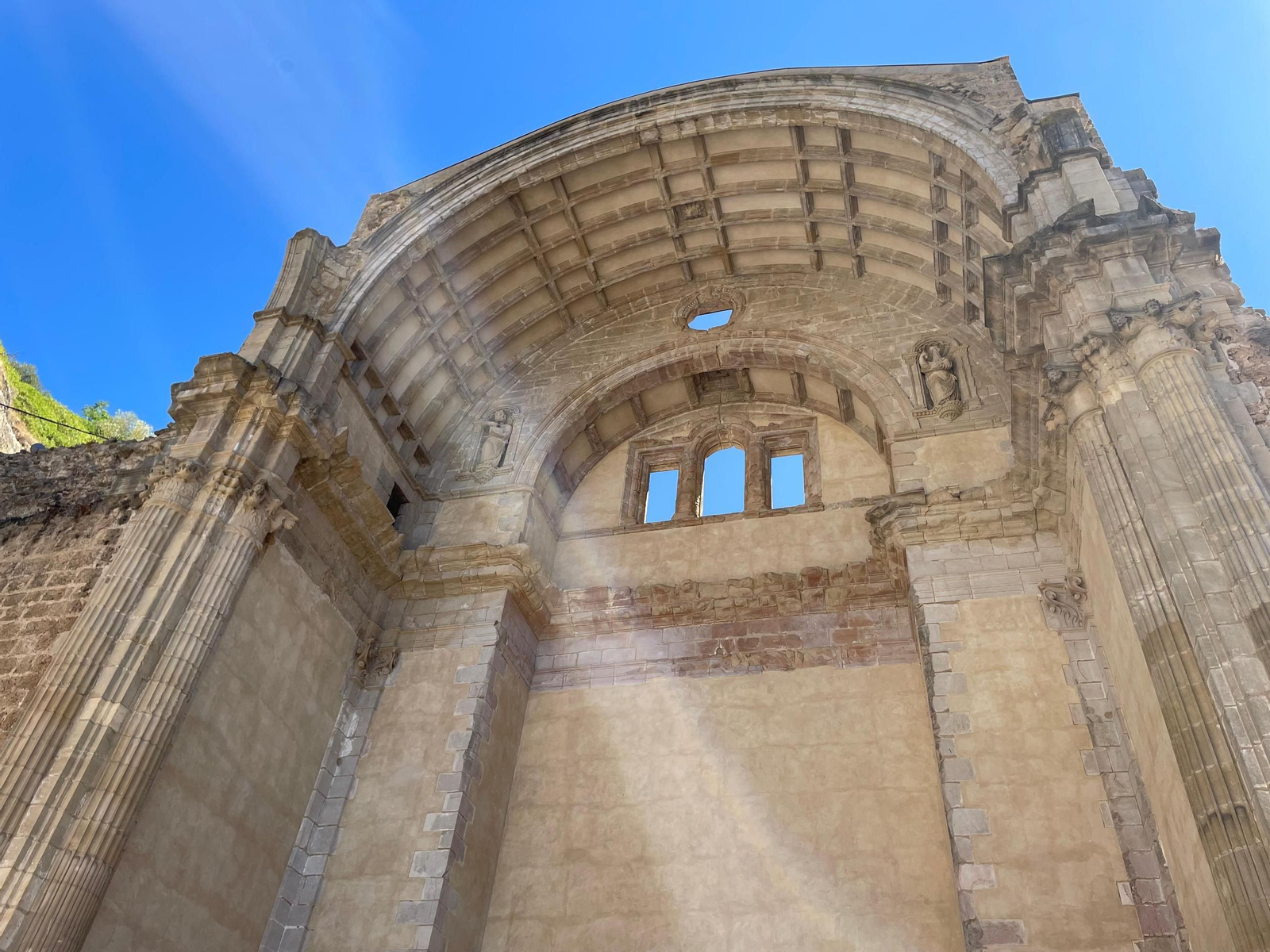 Ruinas de la Iglesia de Santa María de Cazorla.