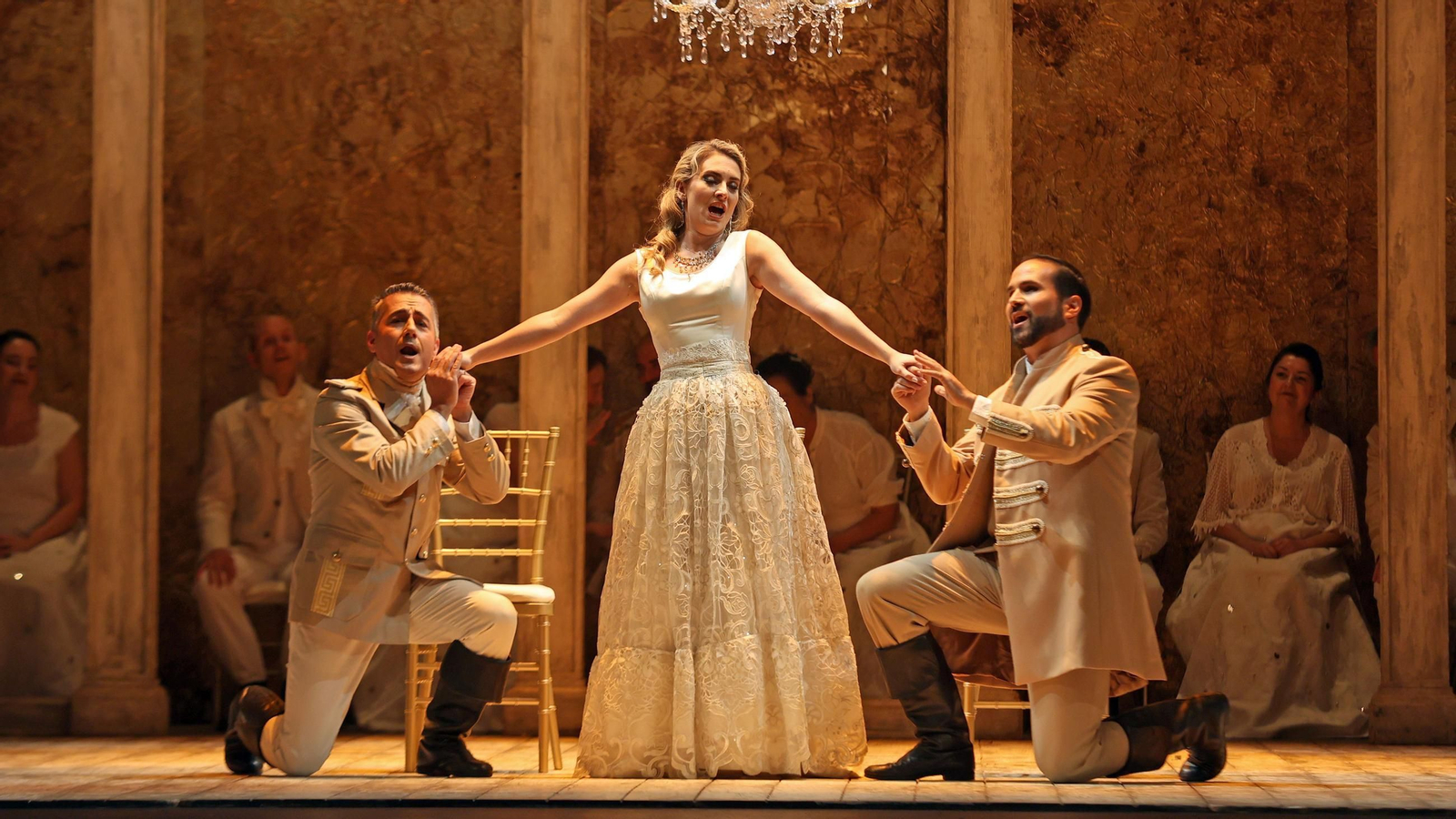 Imágenes de la ópera 'Don Gil de Alcalá' en el Teatro Villamarta de Jerez