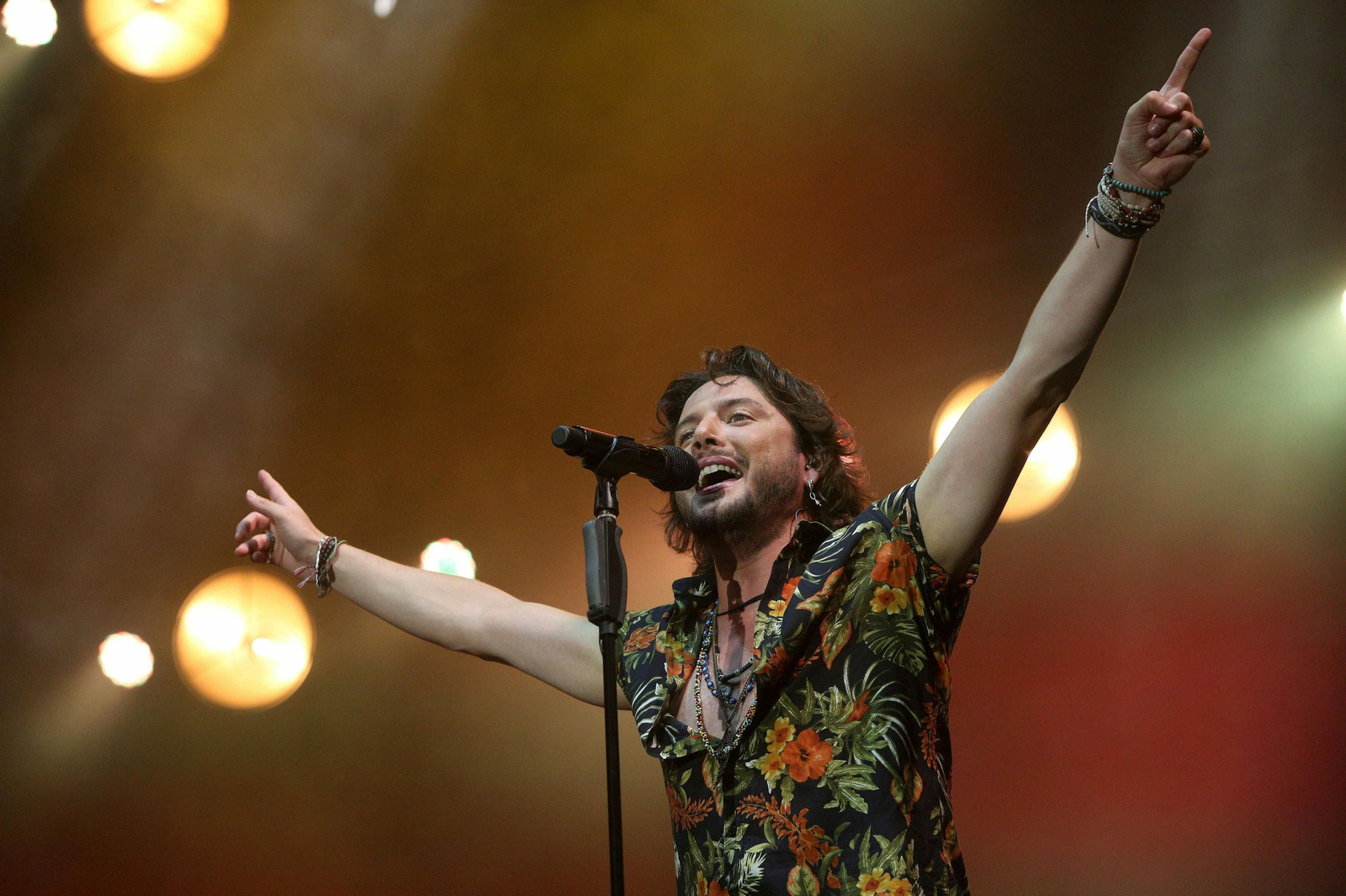 Manuel Carrasco actúa este viernes en el Estadio Benito Villamarín.