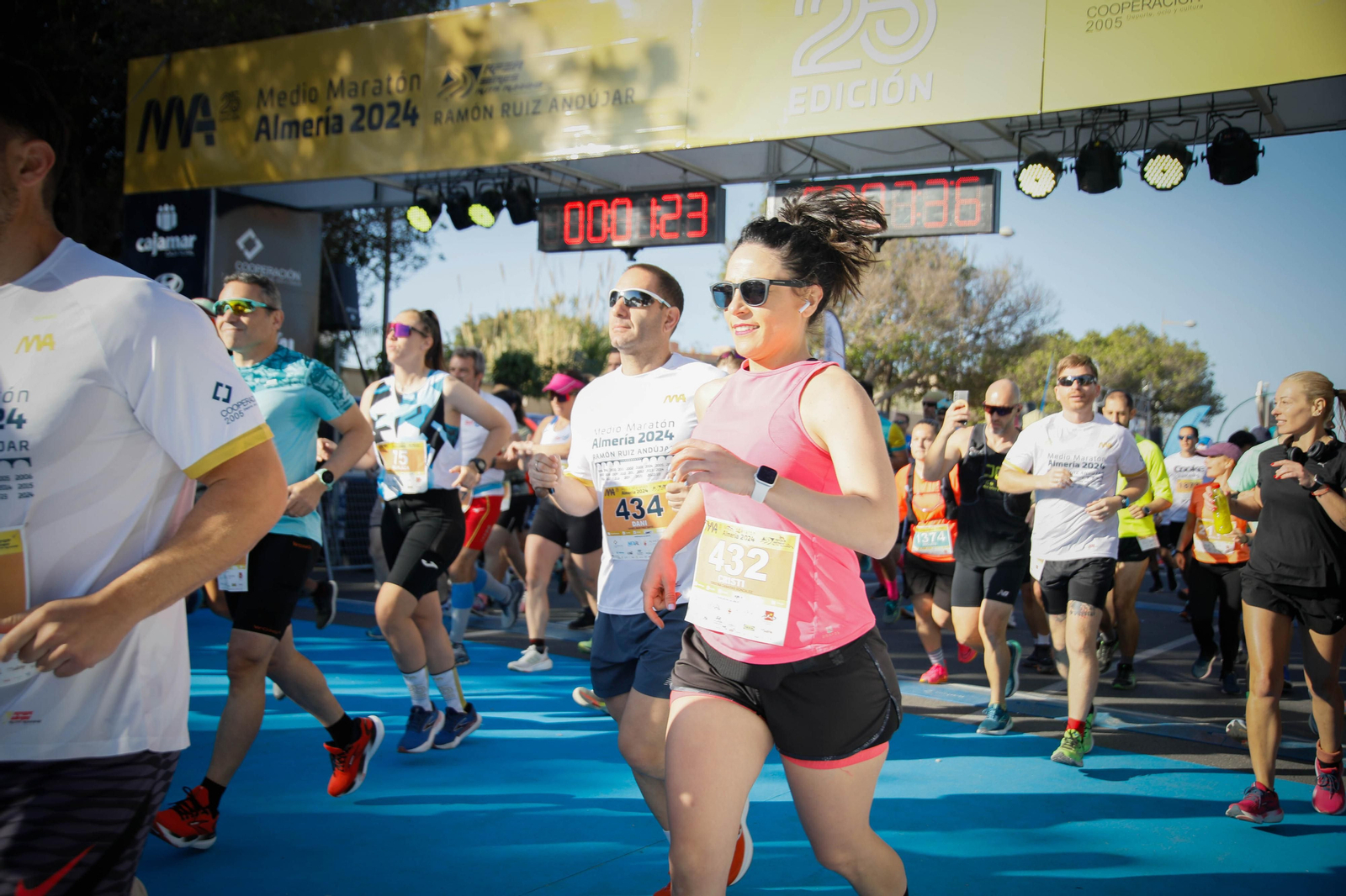 Imágenes de la salida de la Media maratón Ciudad de Almería