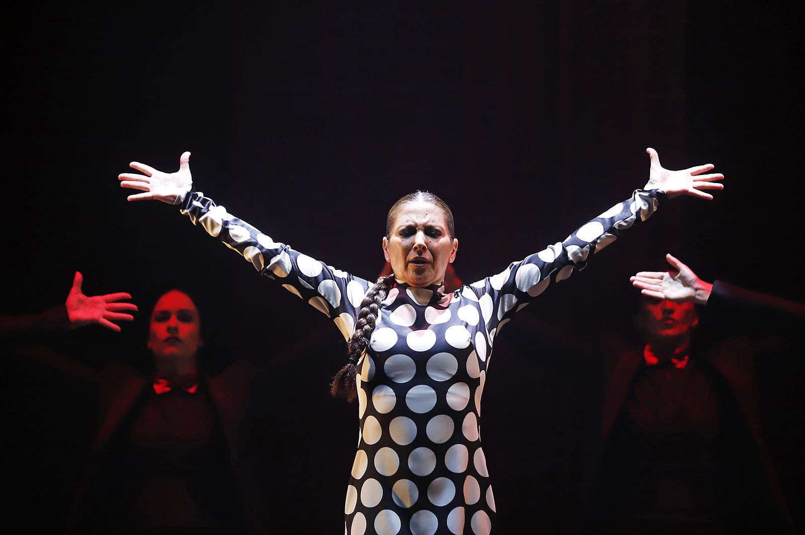 La actuación de Sara Baras en la Casa Colón de Huelva en imágenes