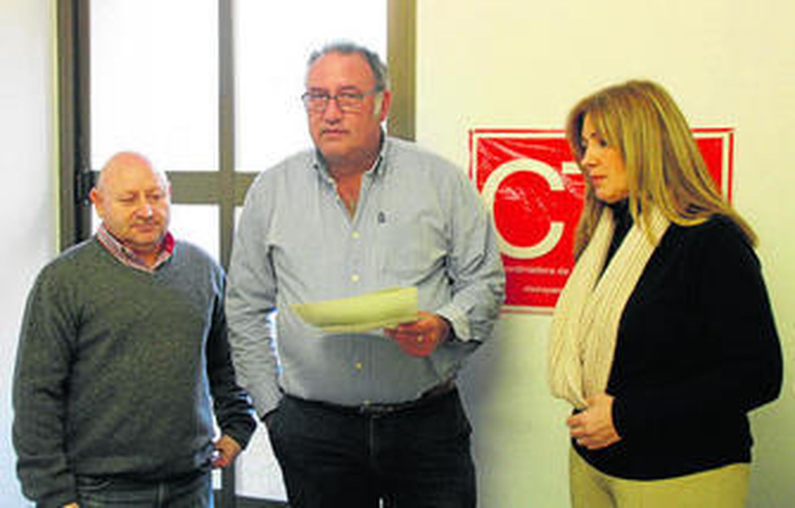 Francisco Moro, en el centro, con representantes de CTA.