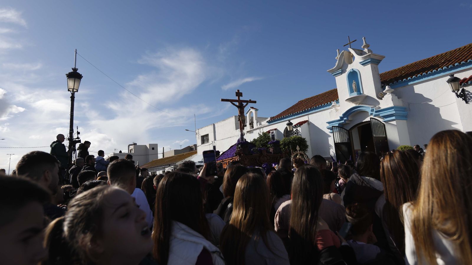 Fotos del Viernes Santo en La Línea: Cristo del Mar y Luz y Esperanza Nuestra, Soledad y Santo Entierro, Cristo del Amor y Misericordia y Amargura.