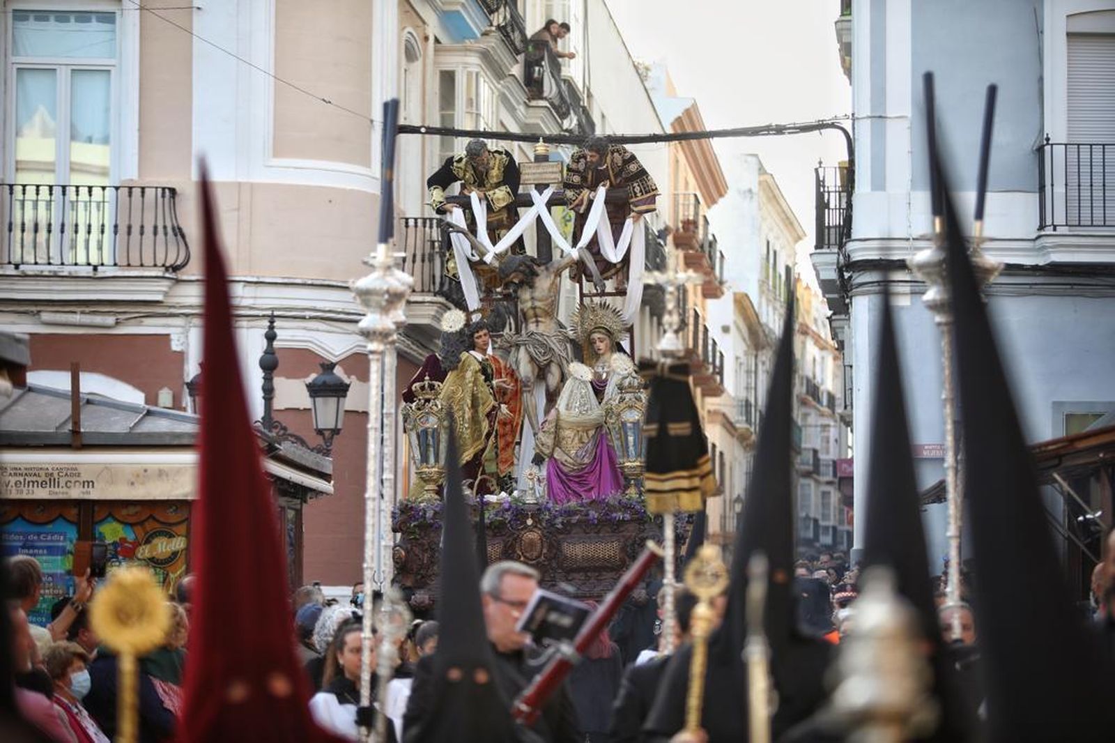 Las imágenes de la cofradía del Descendimiento en la Semana Santa de Cádiz 2022
