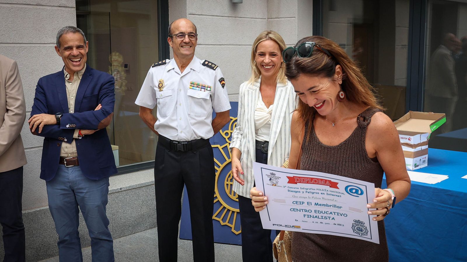 La policía entrega los 3º Premios de Infografías Sobre el Riesgo de Internet a escolares de Jerez