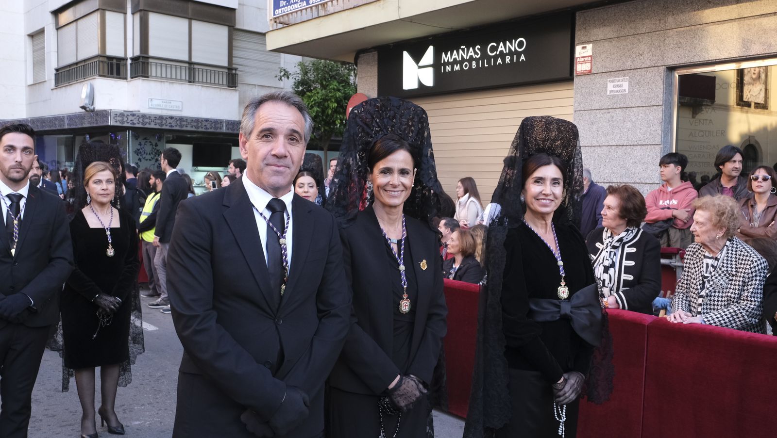 Procesión del Santo Entierro en Almería, en imágenes