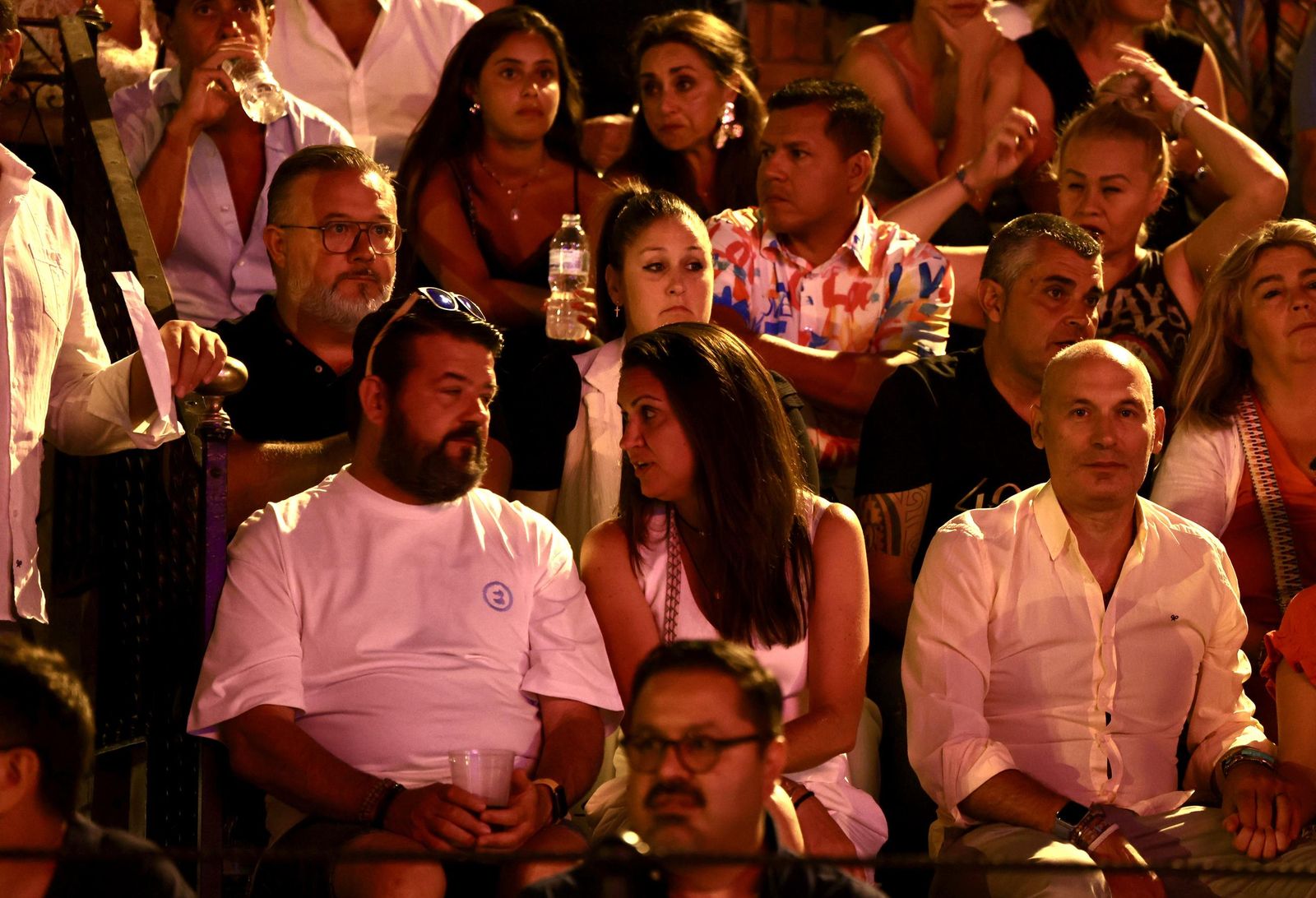 Búscate en el concierto de Hombres G