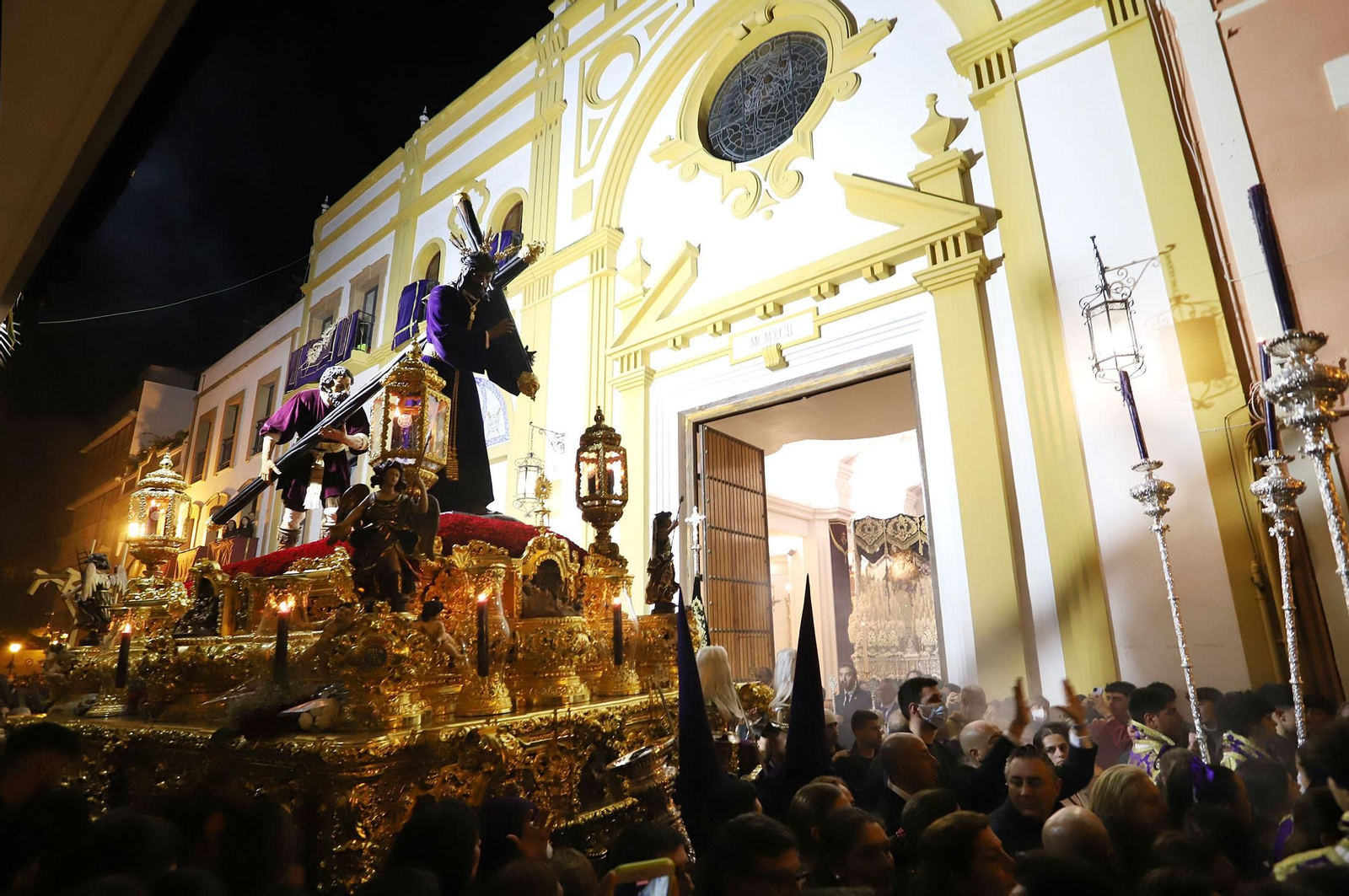 Imágenes del Nazareno en la madrugá de Huelva