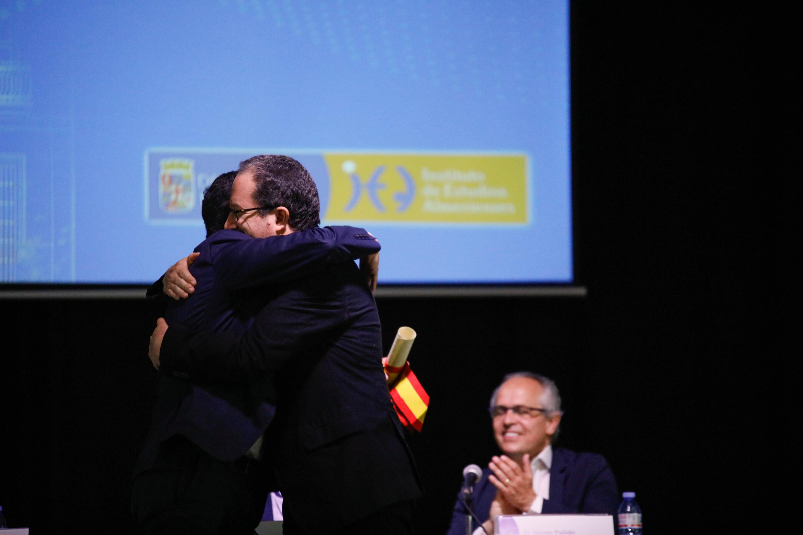 Imágenes de la entrega de los Escudos de Oro del IEA y la celebración de su Plenario