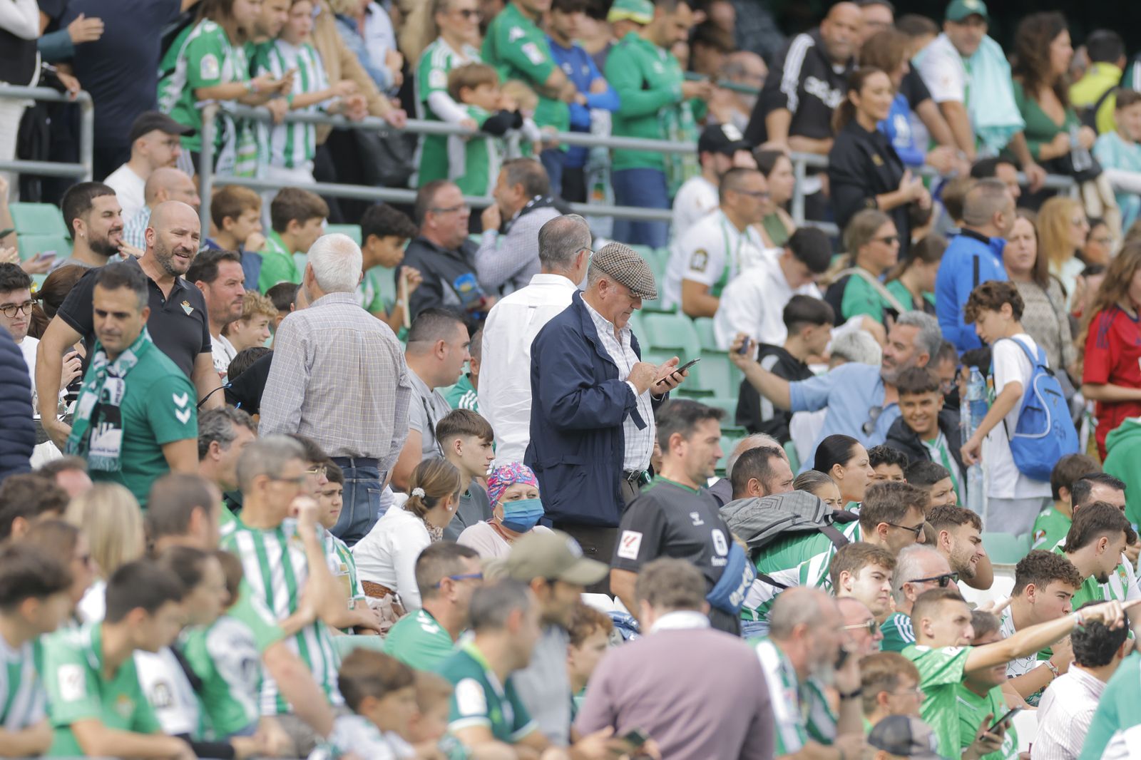 Búscate en las fotos del Betis-Osasuna
