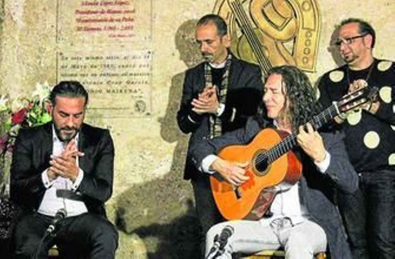 Pedro El Granaíno acompañado por Juan Carmona 'El Camborio'.