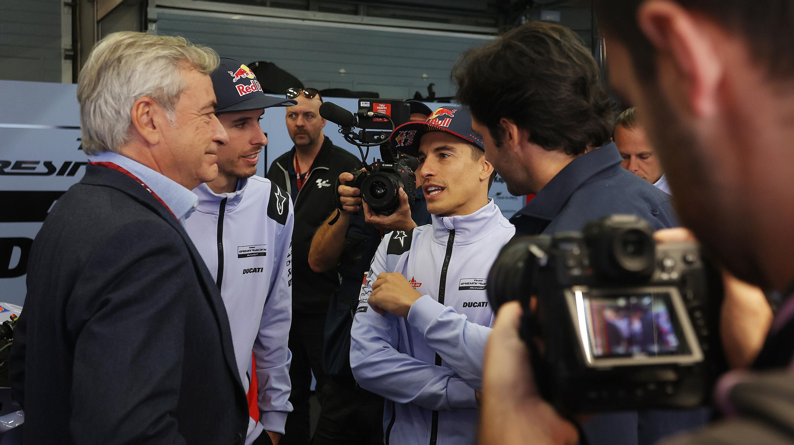 Imágenes del gran ambiente el domingo de carreras MotoGP en el Circuito de Jerez