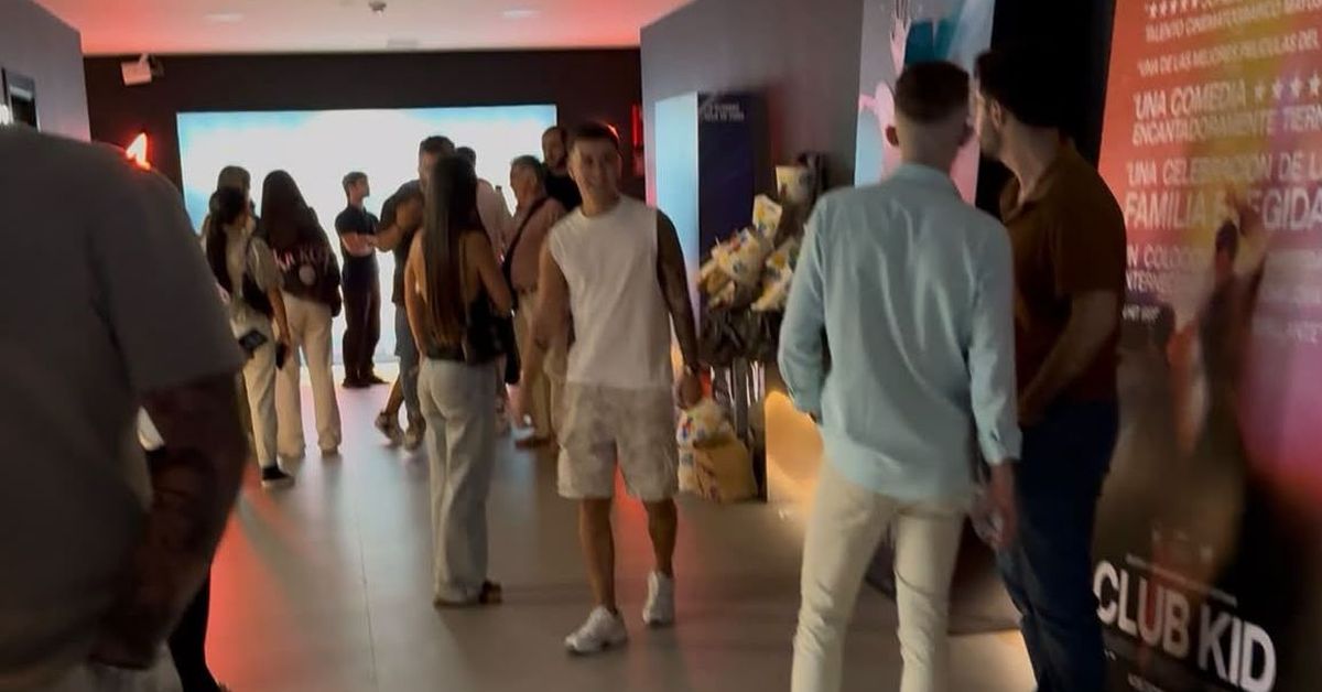 Unas 30 personas quedan atrapadas casi una hora en una sala de cine de Málaga