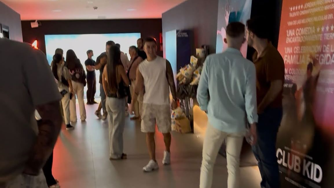 Unas 30 personas quedan atrapadas casi una hora en una sala de cine de Málaga