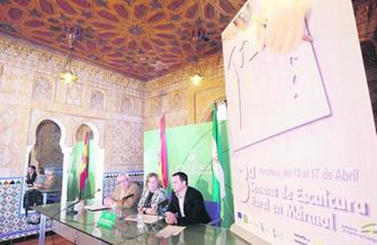 Francisca Pérez Laborda acompañada de Juan Miguel Tortosa y Miguel Morillas.