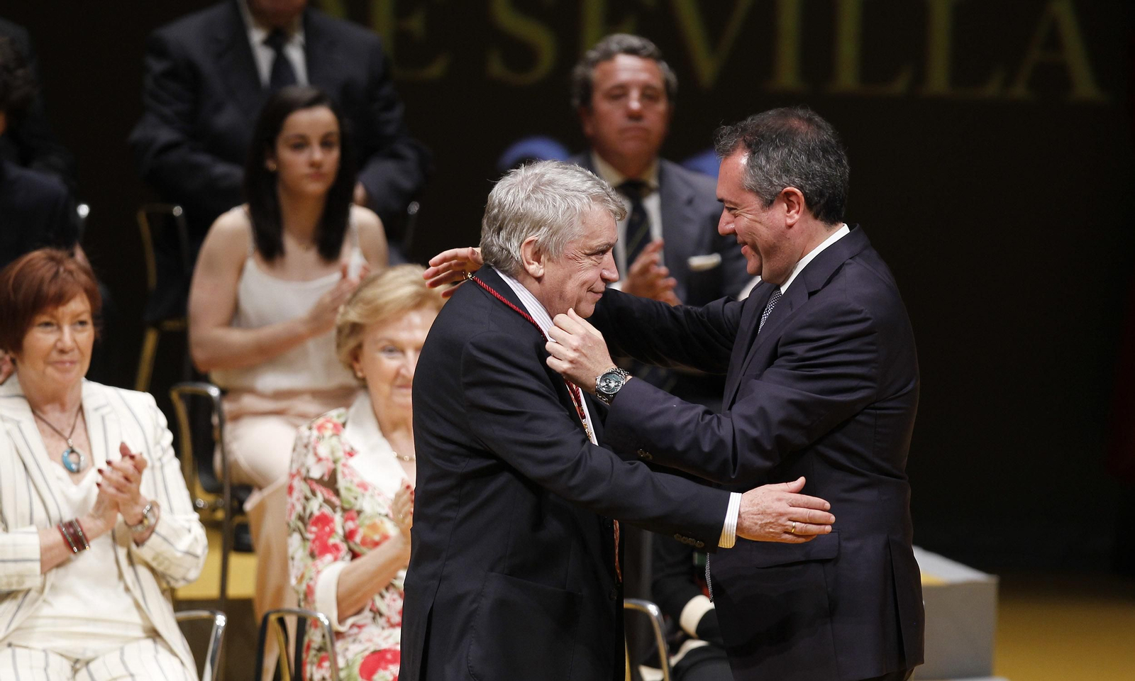 La entrega de las medallas de Sevilla, en imágenes