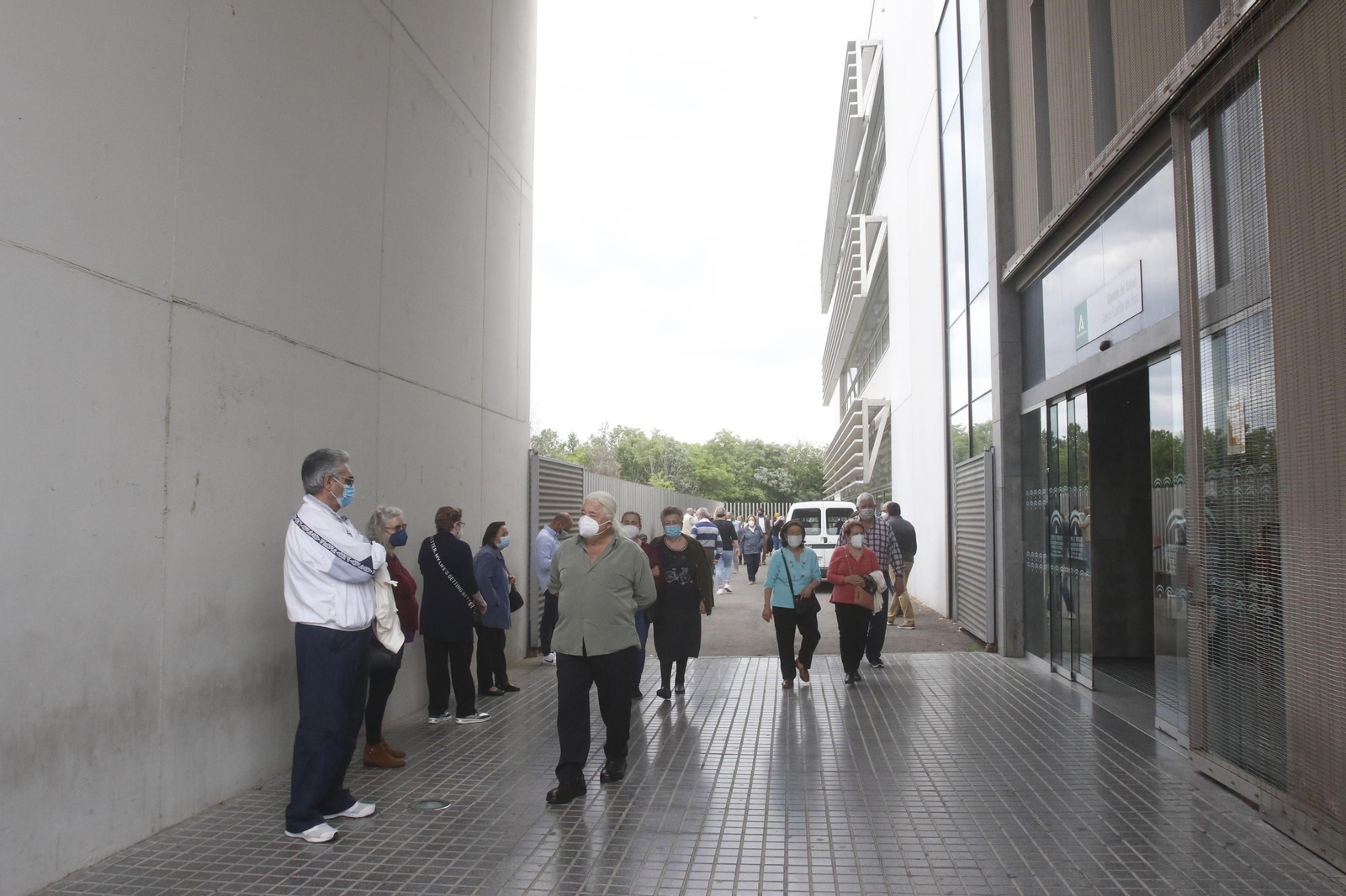 La ilusión de los primeros vacunados con Janssen en Córdoba para combatir el coronavirus, en imágenes