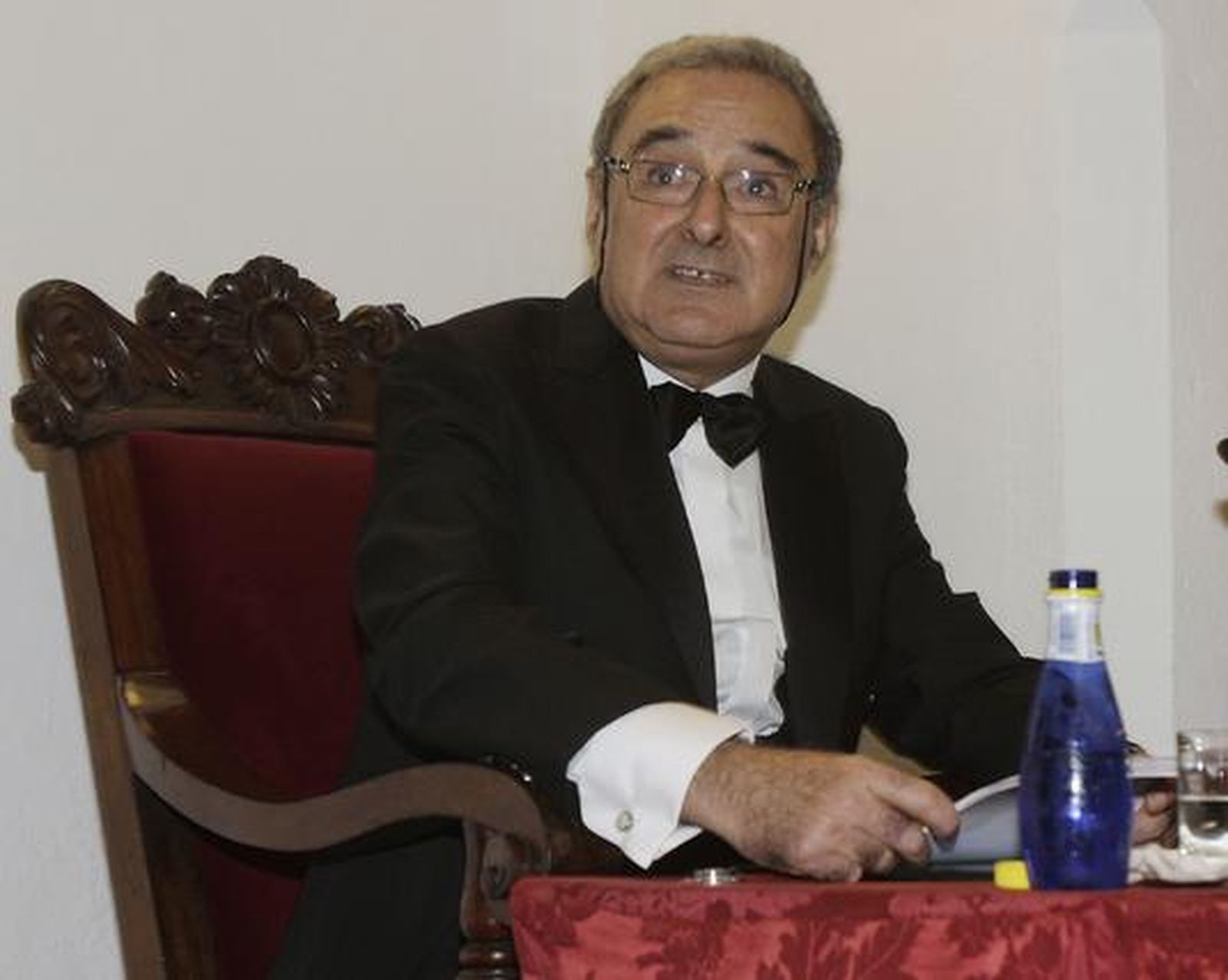 El arabista Rafael Valencia, quien dirigió en Bagdad el Instituto Hispano-Árabe, dedicó su discurso de ingreso a los refranes en la Sevilla árabe.

Foto: José Ángel García