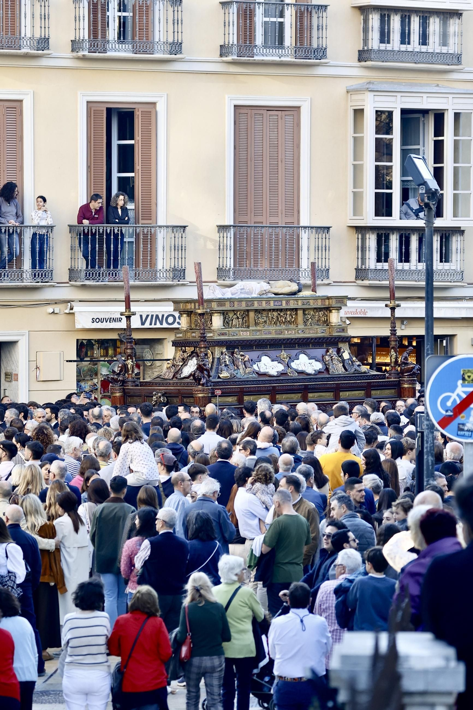 El Sepulcro el Viernes Santo en Málaga, en imágenes