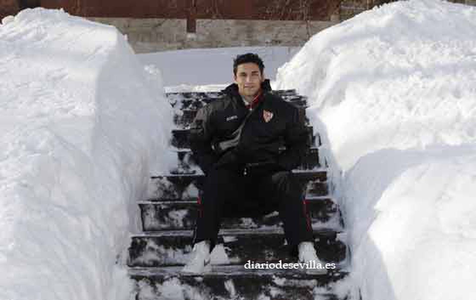 El palaciego Jesús Navas posa rodeado de nieve. 

Foto: Antonio Pizarro