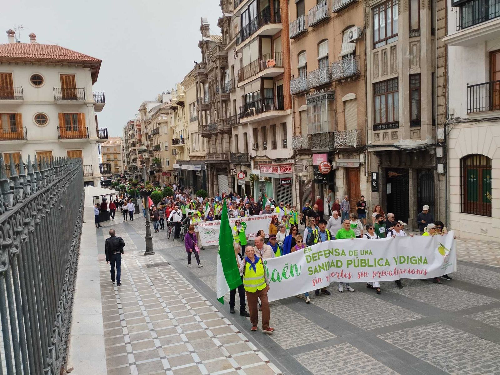 En imágenes: así ha transcurrido en Jaén la manifestación por una sanidad pública de calidad
