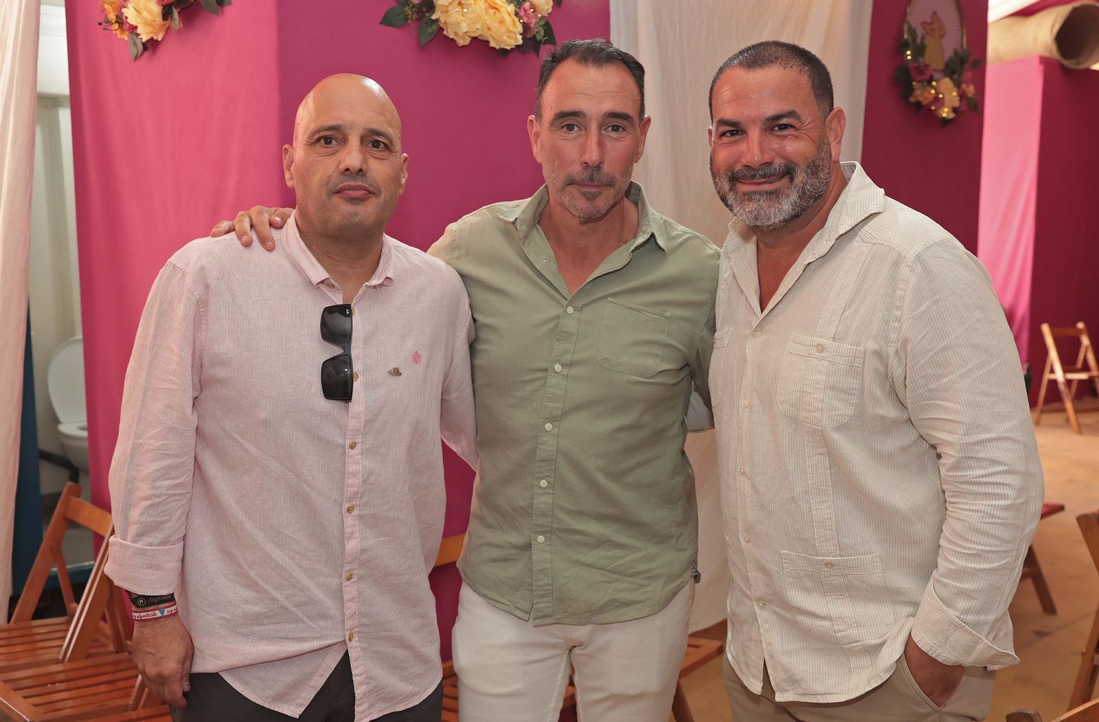 Imágenes de la copa de autoridades y medios de comunicación en la caseta municipal de la Feria Real de Algeciras 2024