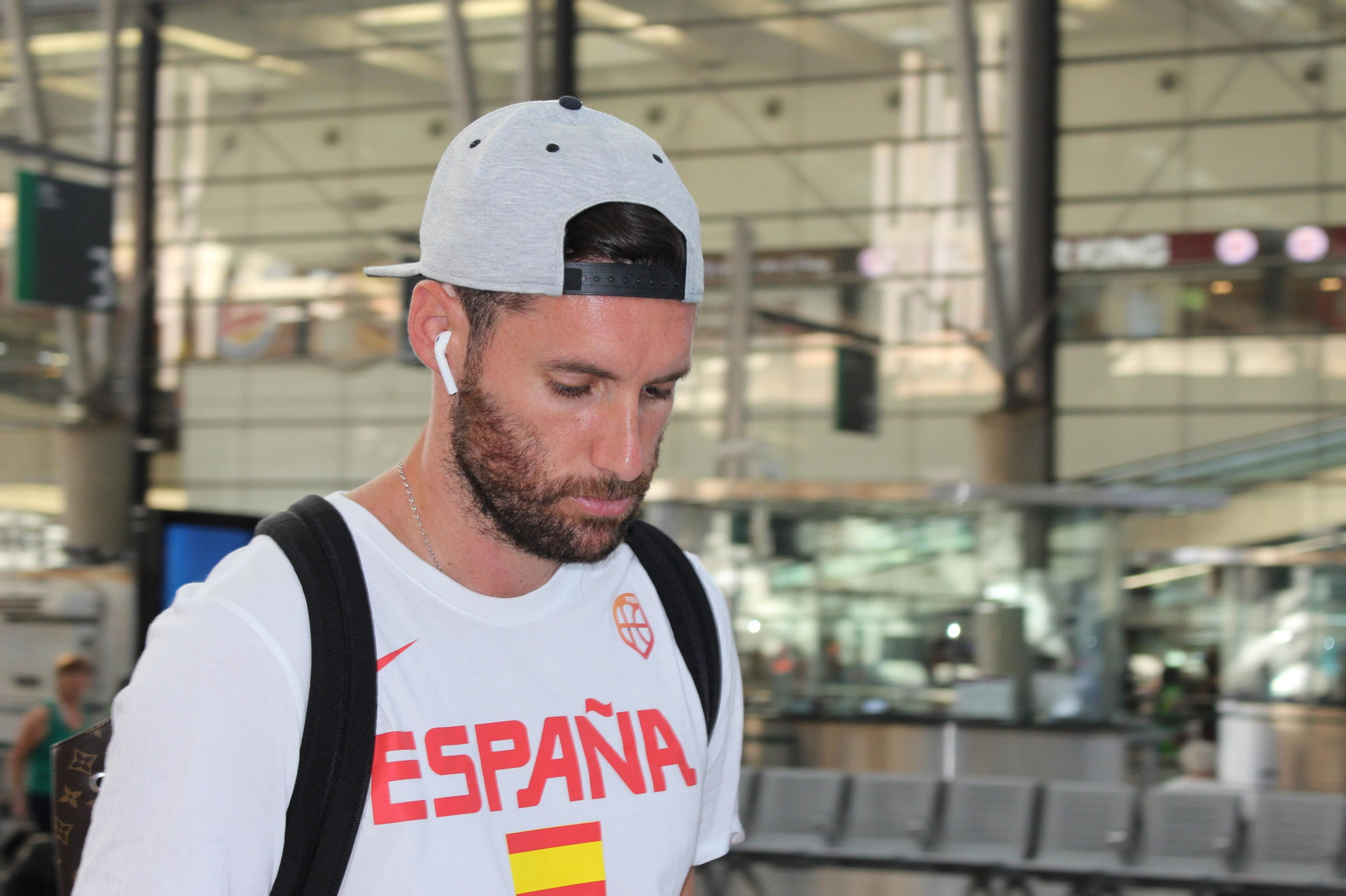 Las imágenes de la llegada de la selección española de baloncesto a Málaga