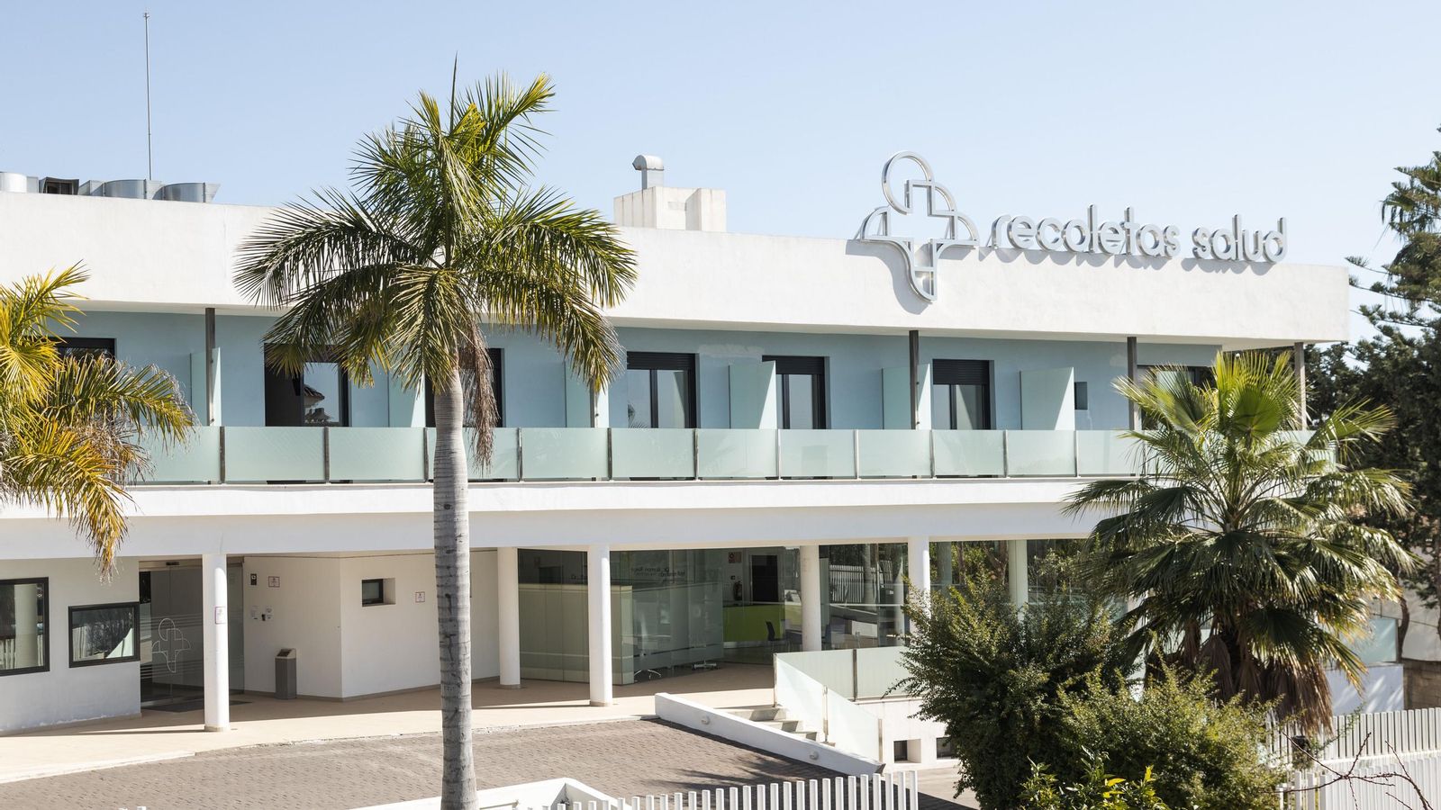 *Recoletas Marbella: c/ Maestra Carola 8. Marbella. Málaga Tfno. 952 899350. Web: www.recoletasmarbella.com *Recoletas Marbella: c/ Maestra Carola 8. Marbella. Málaga Tfno. 952 899350. Web: www.recoletasmarbella.com