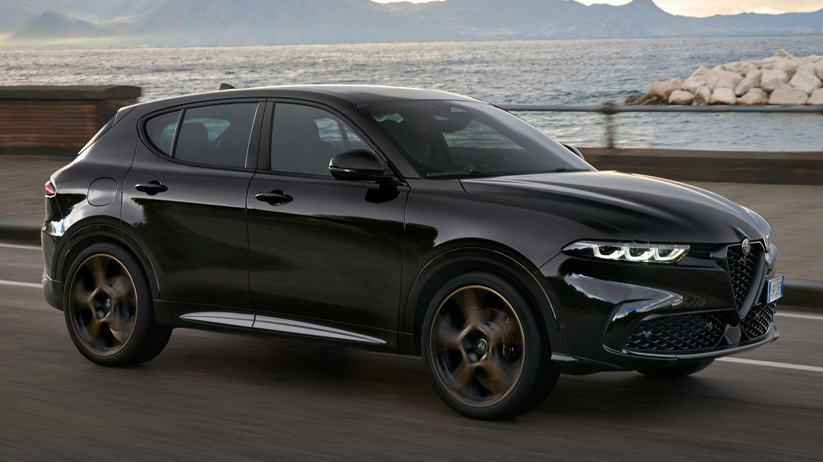 Como en el resto de modelos, el Tonale Intensa se comercializa con tres motores diferentes, incluyendo la variante híbrida enchufable.