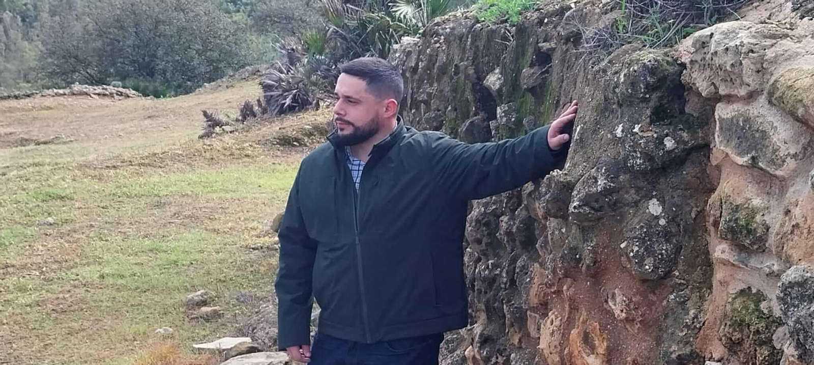 El investigador Francisco Jordi Páez, en la ciudad tartésica de Tejada la Vieja (Huelva). El investigador Francisco Jordi Páez, en la ciudad tartésica de Tejada la Vieja (Huelva).