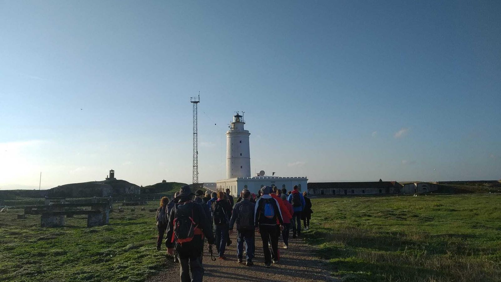 Un grupo visita la Isla de Tarifa este sábado.